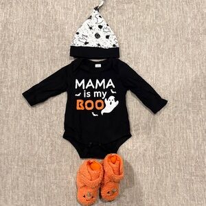 NWOT Black and Orange Halloween Baby Onesie Set